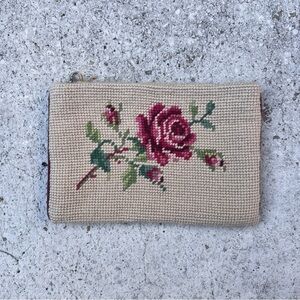 Vintage 1950’s/60’s cream and pink needlepoint flower clutch
